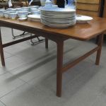 592 2304 COFFEE TABLE